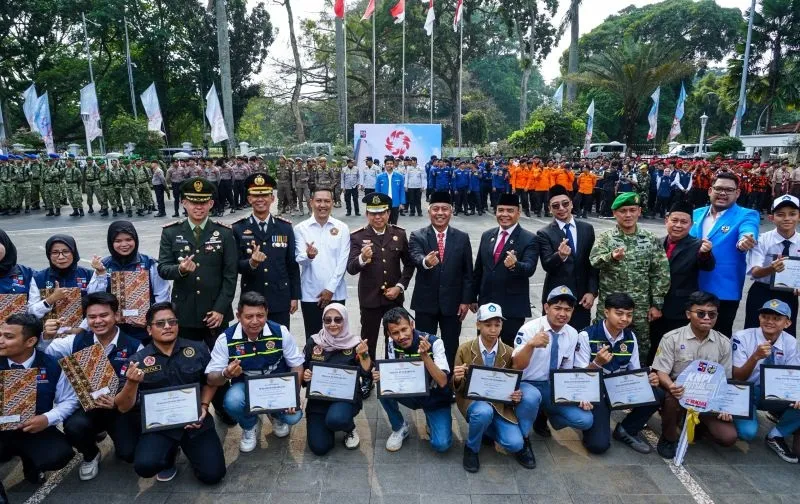 Para penerima perjanjian kerja CPMI pada peringatan Hari Sumpah Pemuda di Plaza Balai Kota Bogor, Jawa Barat, Rabu (28/10/2026).